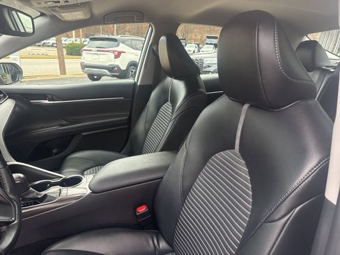 Used 2024 Toyota Camry SE image 19