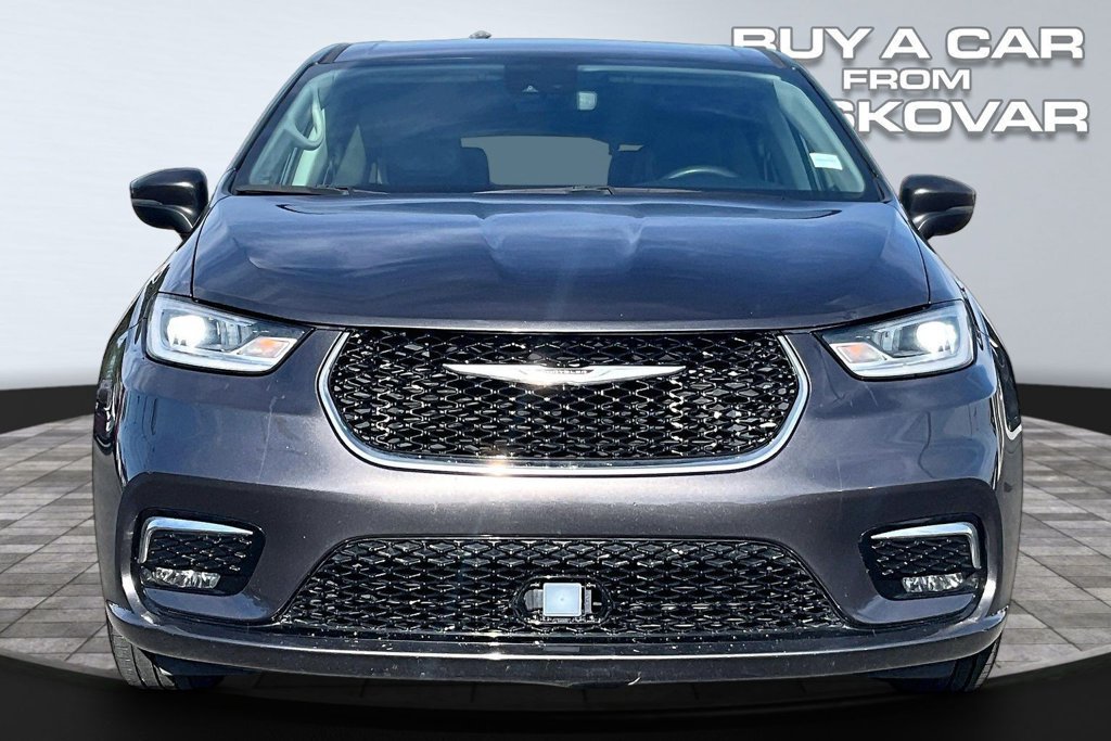 Used 2023 Chrysler Pacifica Touring-L FWD image 3