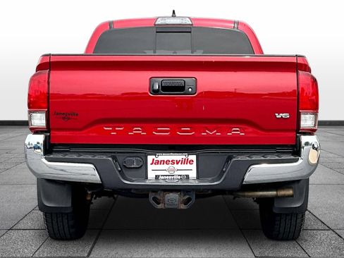Used 2017 Toyota Tacoma TRD Off-Road w/ Tow Package (A/T) AWD/4WD image 6