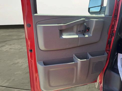 Used 2017 Chevrolet Express 3500 RWD image 14