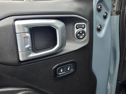 Used 2025 Jeep Wrangler Unlimited Rubicon image 24