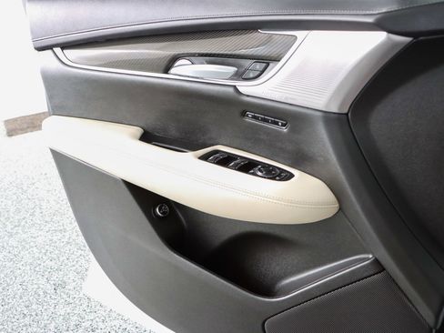 Used 2023 Cadillac XT6 Sport w/ Technology Package image 24