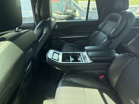 Used 2025 Lincoln Navigator Reserve w/ Jet Appearance Package image 12