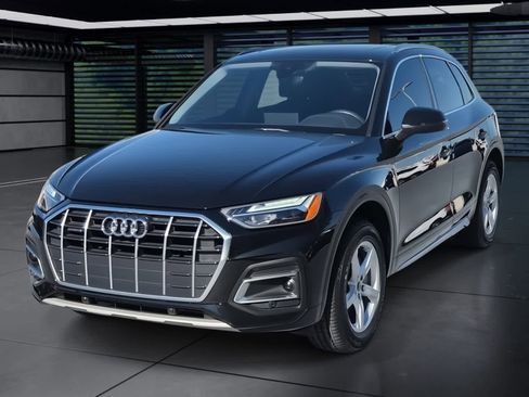 Certified 2024 Audi Q5 2.0T Premium w/ Convenience Package image 1