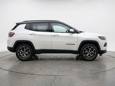 Used 2025 Jeep Compass Limited AWD/4WD image 11