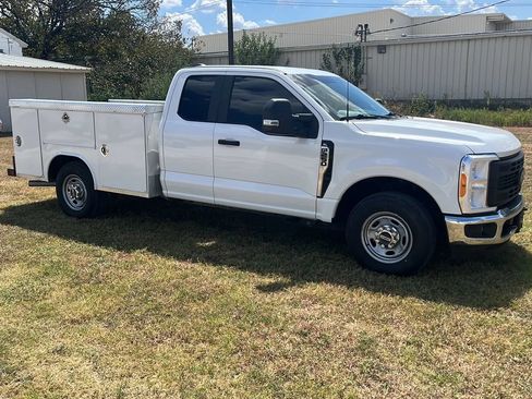 Used 2023 Ford F250 XL w/ XL Chrome Package RWD image 5