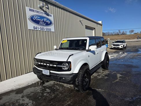 Used 2023 Ford Bronco Outer Banks image 2