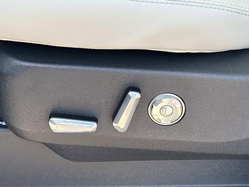 New 2026 Lincoln Navigator Premiere AWD/4WD image 24