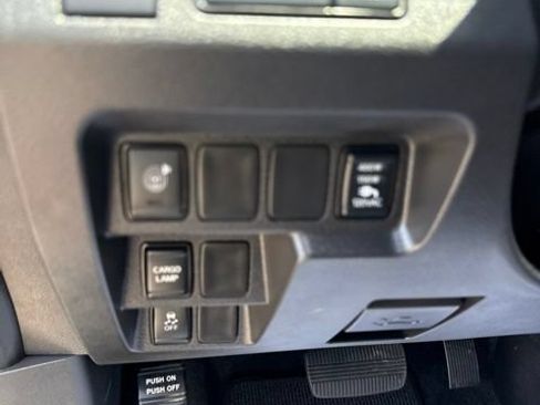 Used 2025 Nissan Frontier SV w/ SV Convenience Package RWD image 17
