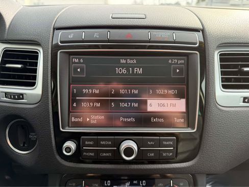 Used 2016 Volkswagen Touareg Executive image 17