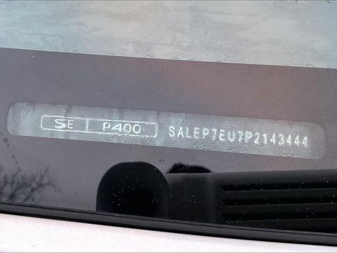 Used 2023 Land Rover Defender 110 SE image 23