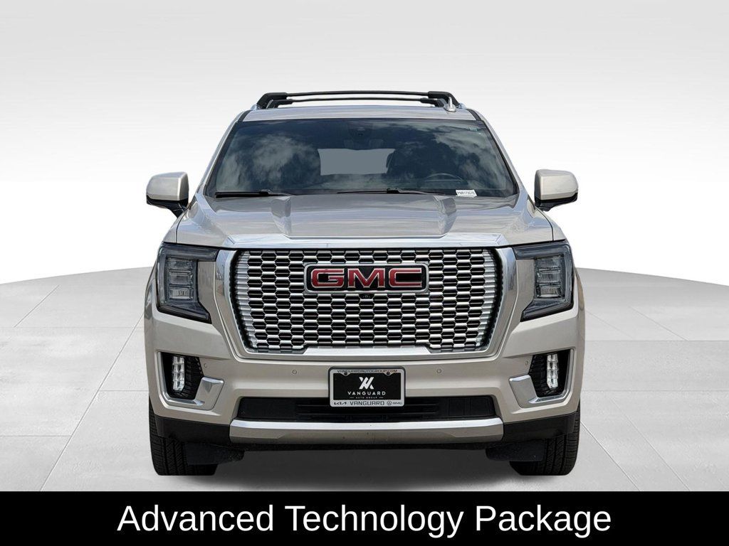 Used 2022 GMC Yukon XL Denali w/ Denali Premium Package AWD/4WD image 3