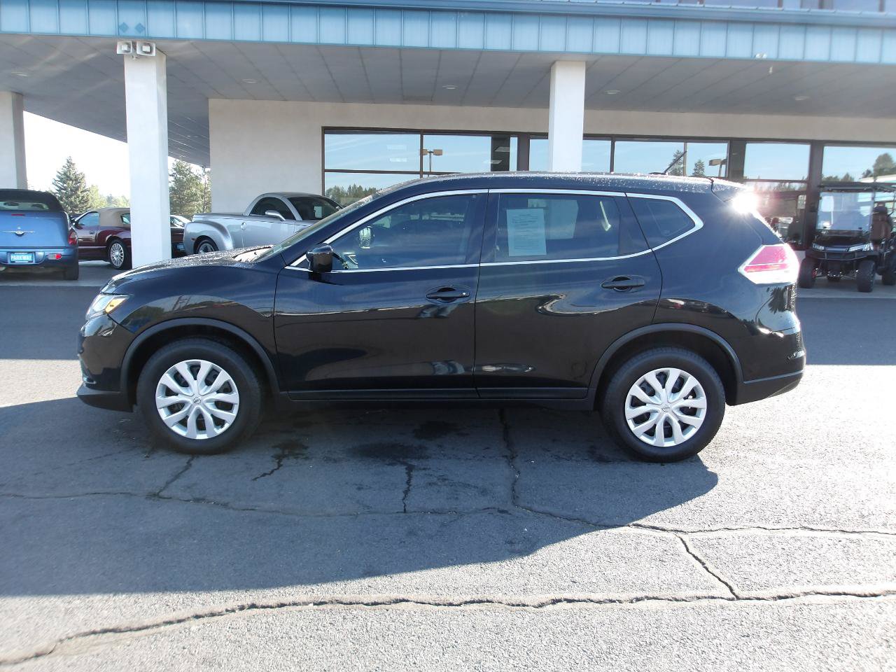 Used 2016 Nissan Rogue S AWD/4WD image 2