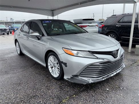 Used 2018 Toyota Camry XLE image 4