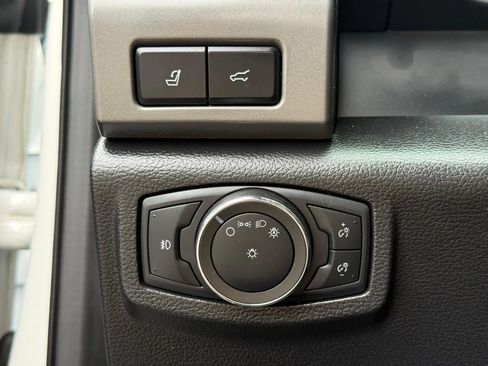 Used 2020 Ford Expedition XLT w/ Equipment Group 202A AWD/4WD image 43