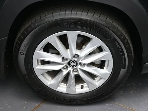 Used 2025 Toyota Corolla Cross LE AWD/4WD image 10