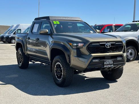 Used 2025 Toyota Tacoma TRD Off-Road AWD/4WD image 12