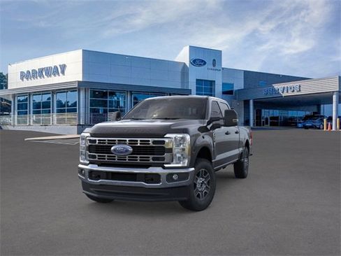 New 2025 Ford F350 XLT w/ FX4 Off-Road Package image 2