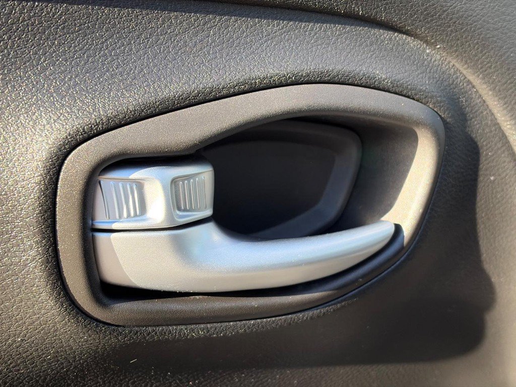 Used 2021 Jeep Renegade Latitude w/ Sun & Sound Group FWD image 22