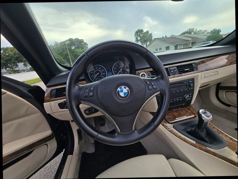 Used 2008 BMW 335i Convertible w/ Premium Pkg image 21