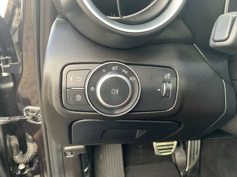 Used 2024 Alfa Romeo Giulia Veloce image 25