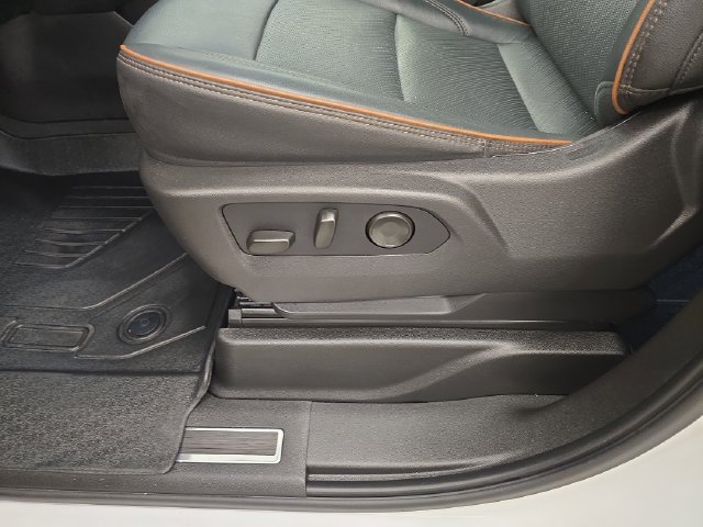 Used 2025 GMC Yukon XL AT4 w/ AT4 Premium Plus Package AWD/4WD image 43