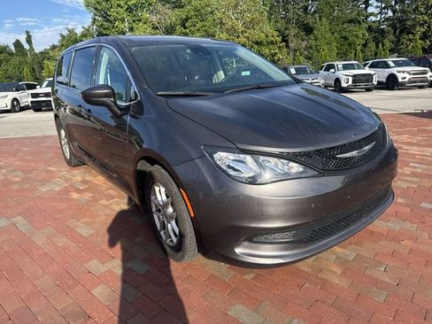 Used 2023 Chrysler Voyager LX FWD image 19