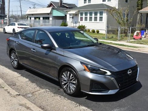 Used 2025 Nissan Altima 2.5 SV FWD image 4