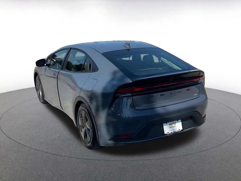 Used 2025 Toyota Prius LE FWD image 11