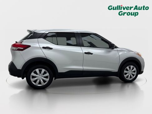 Used 2020 Nissan Kicks S FWD image 9