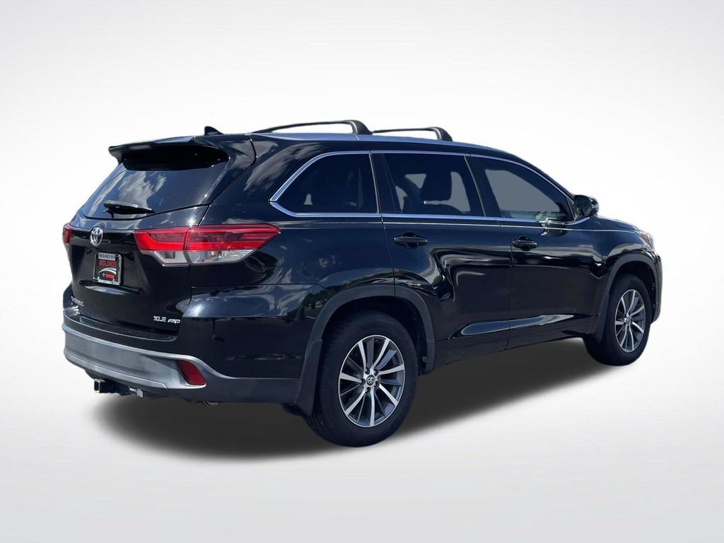 Used 2017 Toyota Highlander XLE AWD/4WD image 14