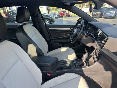 Used 2019 Volkswagen Jetta R-Line FWD image 9
