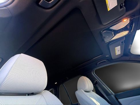 Used 2024 BMW X5 xDrive40i w/ M Sport Package image 17