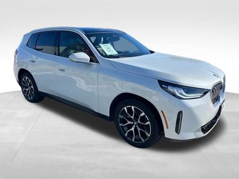 Used 2025 BMW X3 xDrive30i w/ Premium Package image 11