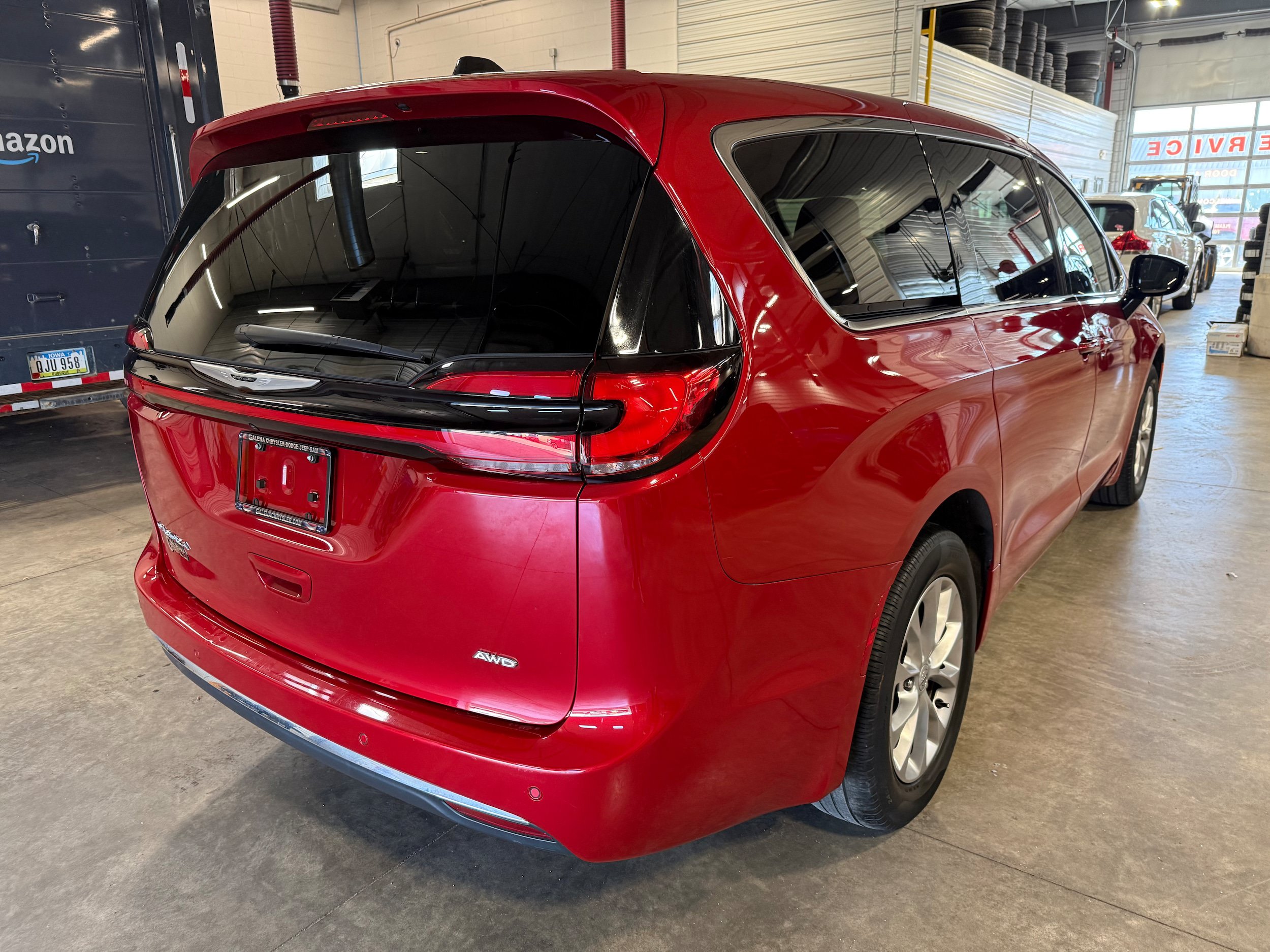 Certified 2024 Chrysler Pacifica Touring-L AWD/4WD image 18