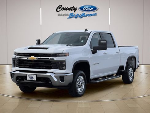 Used 2024 Chevrolet Silverado 2500 LT image 2