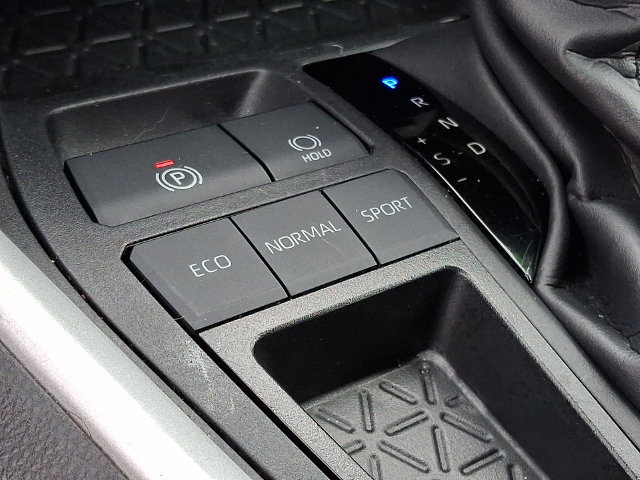 Used 2024 Toyota RAV4 XLE FWD image 24