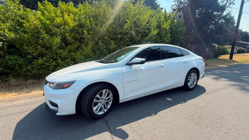 Used 2018 Chevrolet Malibu LT FWD image 2