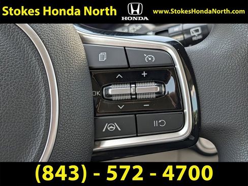 Used 2023 Kia Carnival LX FWD image 28