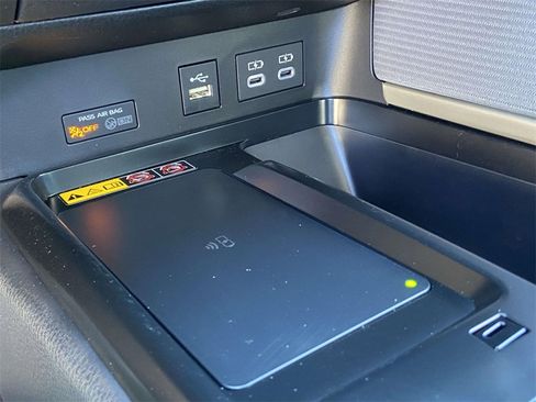 Used 2025 Toyota Camry SE image 23