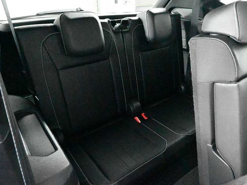 Certified 2023 Volkswagen Tiguan SE R-Line FWD image 10