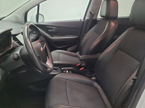 Used 2017 Chevrolet Trax LT w/ LT Convenience Package image 17