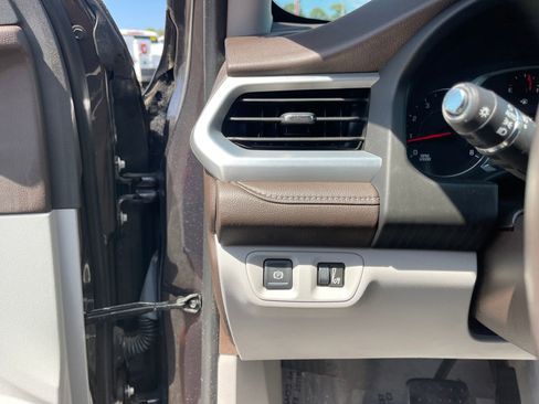 Used 2017 GMC Acadia SLT image 15