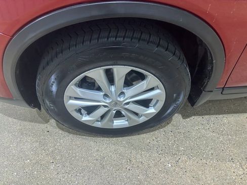 Used 2016 Nissan Rogue SV image 11