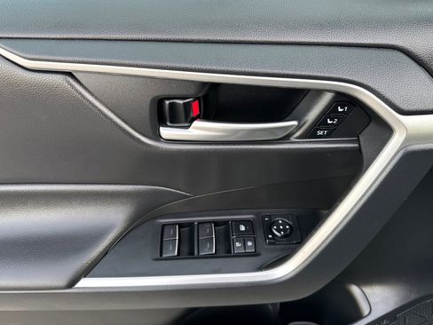 Used 2023 Toyota RAV4 XLE Premium image 11