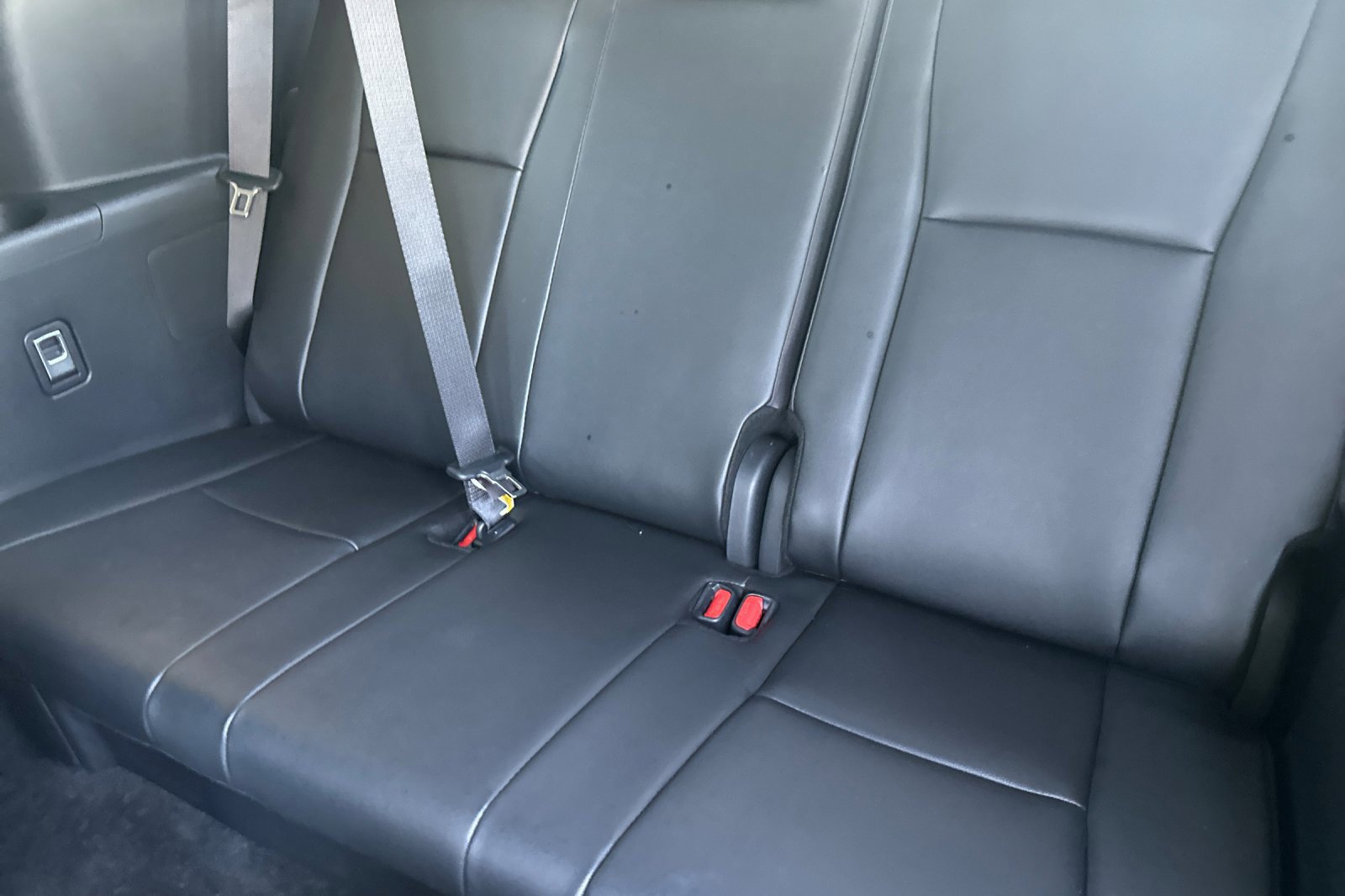 Used 2025 Toyota Highlander XLE FWD image 16