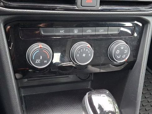 Certified 2024 Volkswagen Taos S FWD image 15
