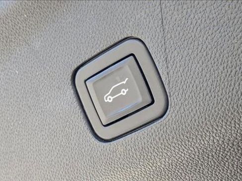 Certified 2022 GMC Yukon Denali w/ Denali Premium Package image 7