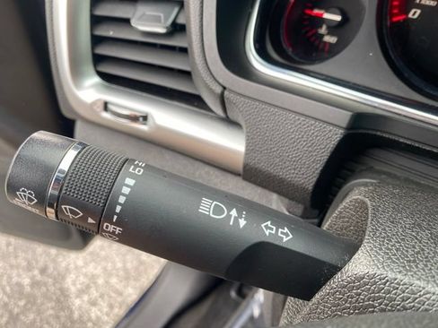 Used 2016 GMC Acadia SLE FWD image 19