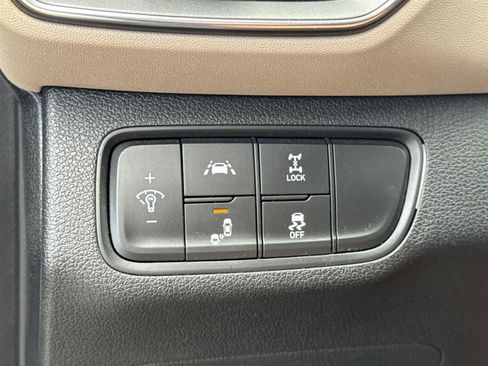 Used 2019 Hyundai Santa Fe SEL image 19